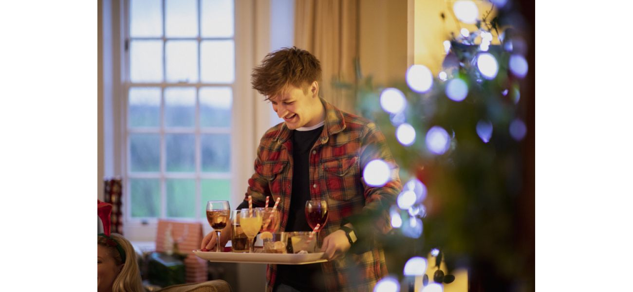Make a good impression on your guests this holiday season with these 9 delicious Christmas cocktail recipes.