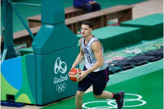 Klay Thompson helps Mavs and Warriors set new 3-pointer record.