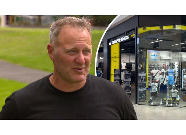 Shoppers stunned as famous football player pursues thief during holiday shopping.