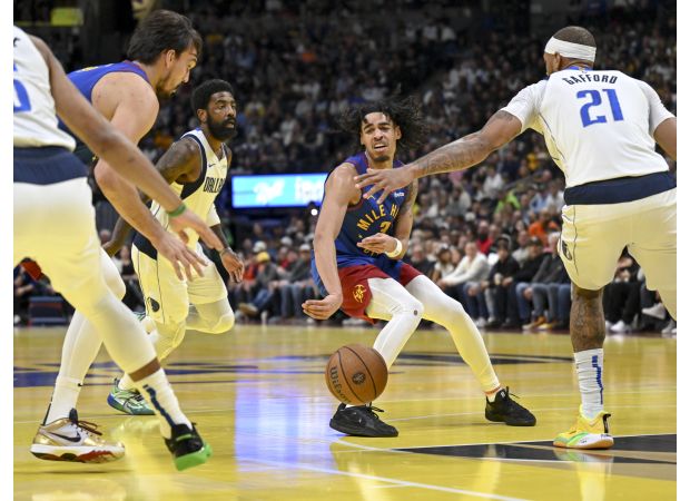 Nuggets coach wants Julian Strawther to shoot more 3-pointers.