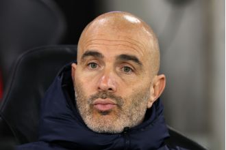 Doubts from Arsenal and Liverpool legends about Chelsea's ability to win the title due to two reasons.