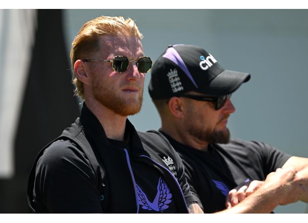 It is suggested that England's ban on ruthlessness is foolish and Ben Stokes should follow Steve Waugh's example of never giving up.