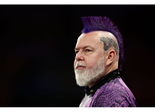 Peter Wright barely won his first match in the World Darts Championship despite being called 