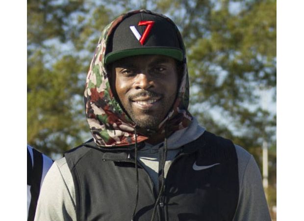 Michael Vick is discussing potential head coaching role at Norfolk State and Sacramento State.