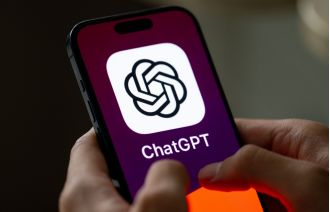 WhatsApp will allow users to make calls with ChatGPT in the near future.