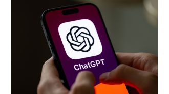 WhatsApp will allow users to make calls with ChatGPT in the near future.