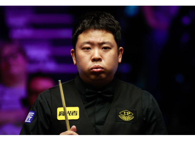 Zhang Anda's 167 break hopes dashed by power outage.
