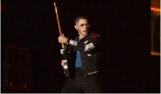 Former 00s singer called 'a definite failure' for seemingly endorsing Elon Musk