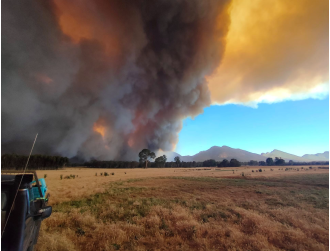 Bushfire in Grampians prompts evacuation warning as homes at risk.