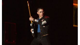 Former 00s singer called 'a definite failure' for seemingly endorsing Elon Musk