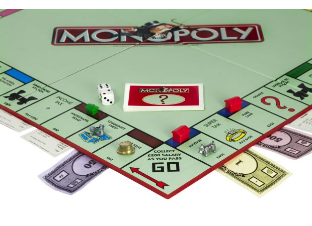 What are the holiday business hours for banks in 2024?