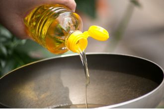 Cooking oil linked to colon cancer, warns new study on health risks.