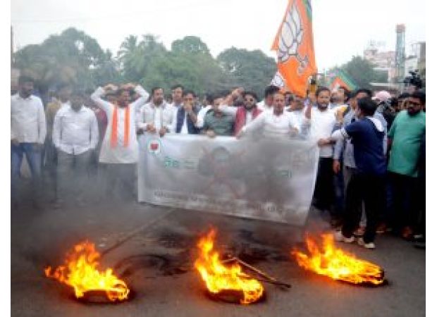Protests between Congress and Youth BJP in Odisha due to Parliament's impact on heat felt in the state.