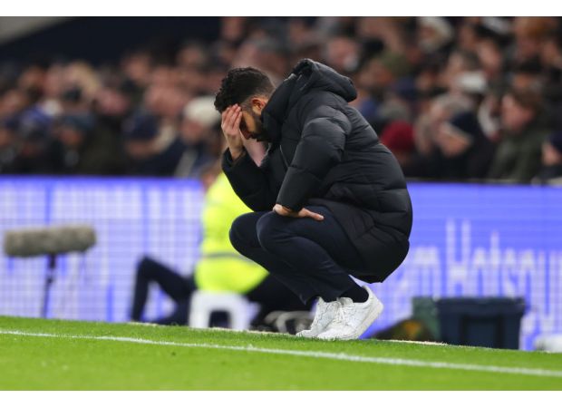 Gary Neville criticizes Man United player for making a weak mistake during a chaotic defeat against Tottenham.