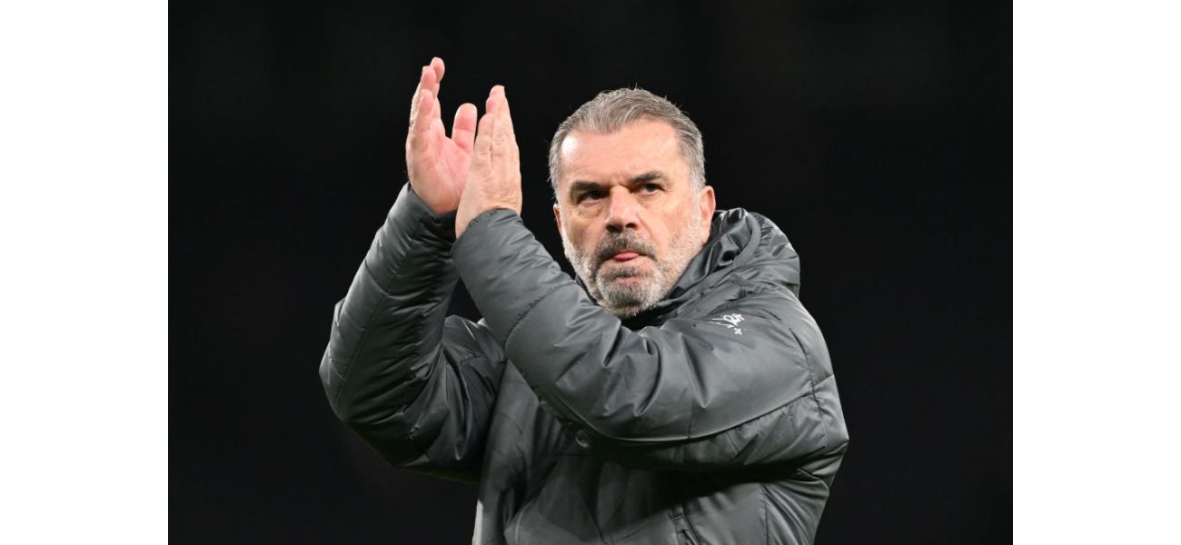 Postecoglou and Carragher disagree on Tottenham's tactics in their victory over Manchester United.