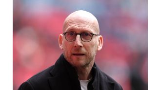 Jaap Stam advises Man Utd to sign 'versatile' Bayern Munich player in transfer.