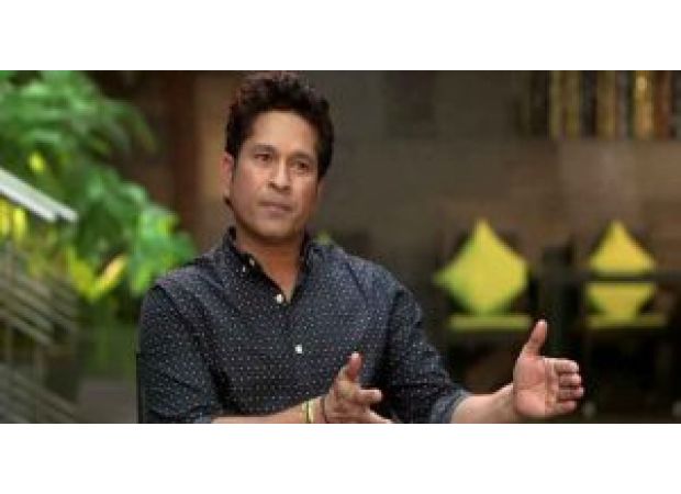 Sachin Tendulkar and Zaheer Khan impressed by young girl's effortless and smooth bowling technique.