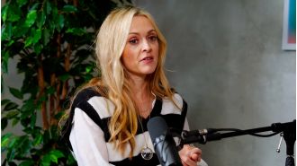 Fearne Cotton discusses seeking therapy after breaking up with Jesse Wood.