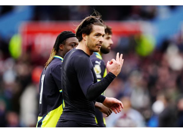 Grealish responds to taunting Villa fans with gesture during Man City loss.