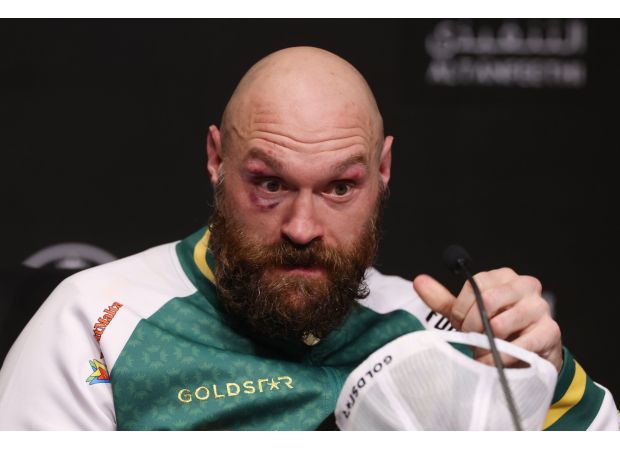 Tyson Fury criticizes judges following loss to Oleksandr Usyk in rematch.