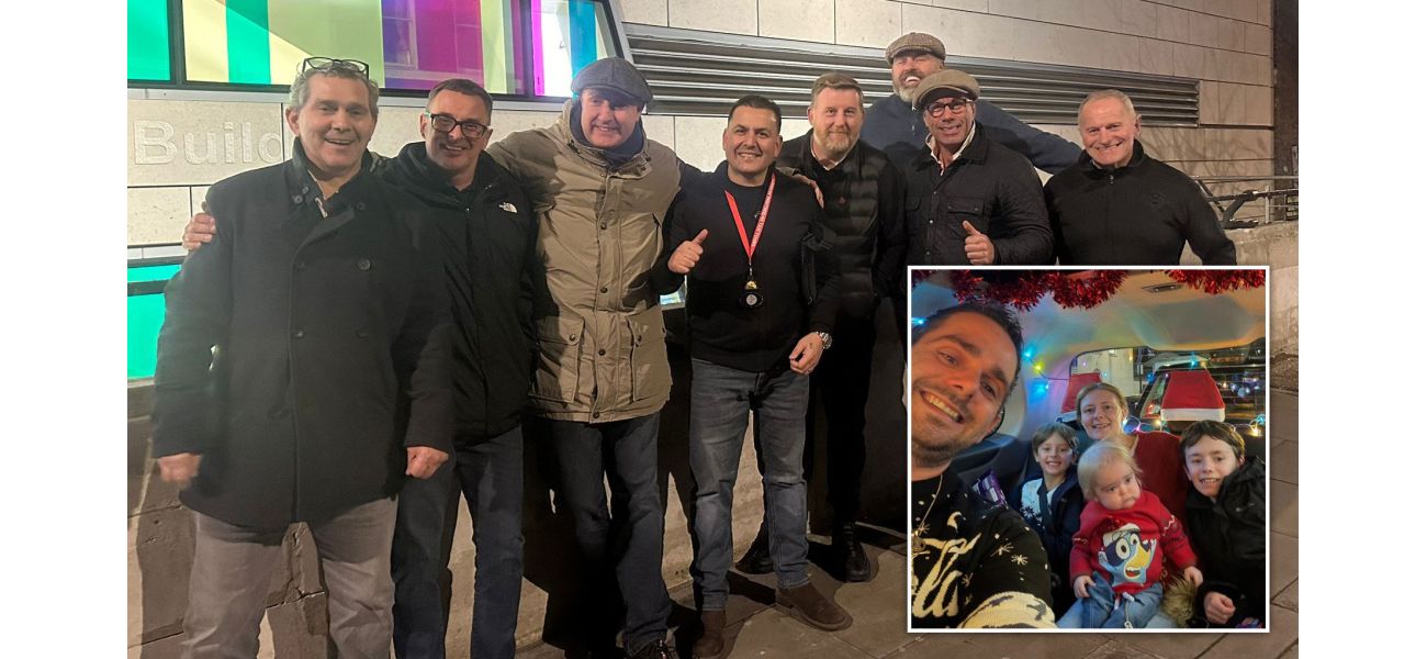 London cabbies take sick kids on tour of holiday lights