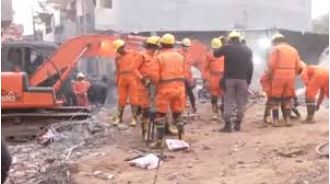 Building collapse in Punjab causes fatalities and potential entrapment, rescue efforts in progress.