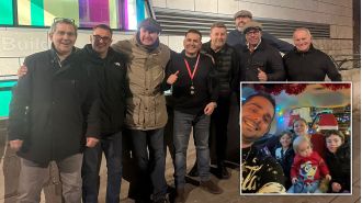 London cabbies take sick kids on tour of holiday lights