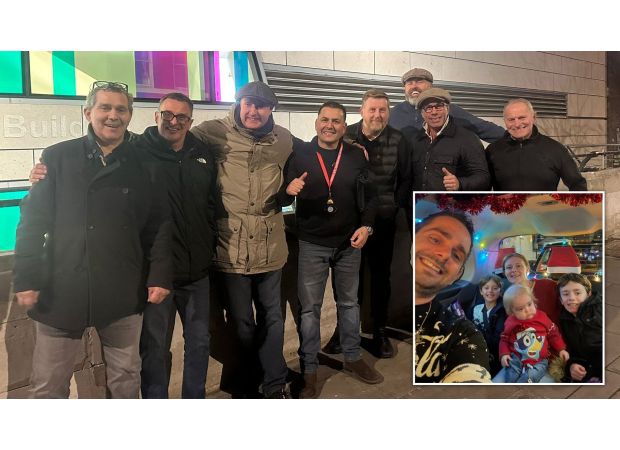 London cabbies take sick kids on tour of holiday lights