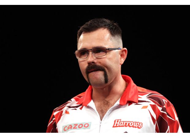 Damon Heta is puzzled by the surprising odds for the World Darts Championship, wondering about the odds for the up-and-coming player.