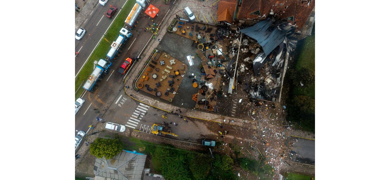 Tragic plane accident takes lives of entire family of 10 in residential neighborhood.