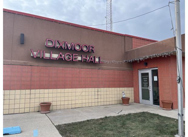 Dixmoor Mayor Roberts may face an opponent in upcoming election, pending review of petition by former trustee.
