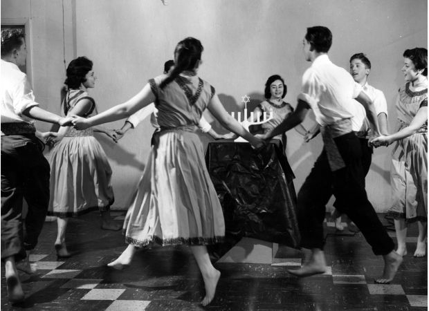 Ron Grossman reminisces about his childhood Hanukkah celebrations in the neighborhood of Albany Park.