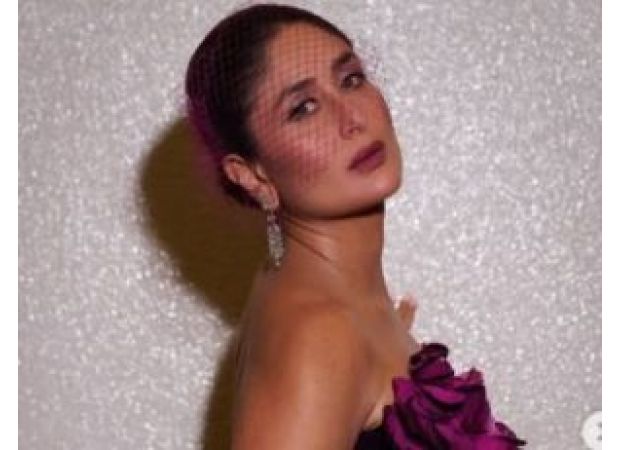 Kareena Kapoor Khan shares some festive cheer before Christmas.