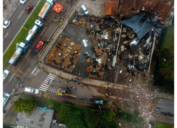 Tragic plane accident takes lives of entire family of 10 in residential neighborhood.