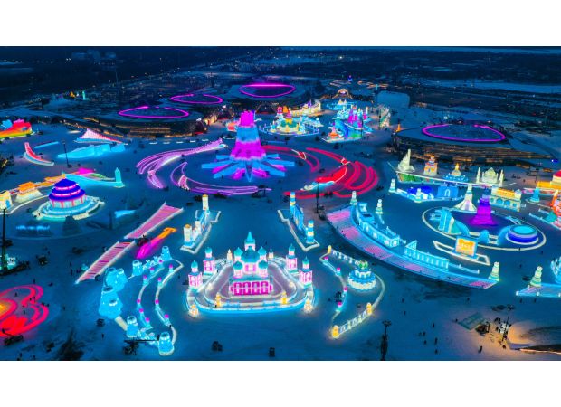 Massive ice park with 1 billion square meters and 24 slides.