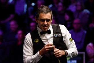 Snooker legend Stephen Hendry makes a prediction about the first retirement among the Class of 92.