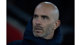 Chelsea's transfer plans take a hit as Enzo Maresca seeks to offload a sidelined player.