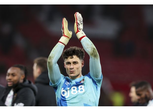 Kepa Arrizabalaga praised for 'fantastic' display against Man Utd.
