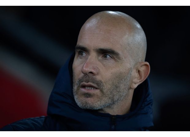 Chelsea's transfer plans take a hit as Enzo Maresca seeks to offload a sidelined player.