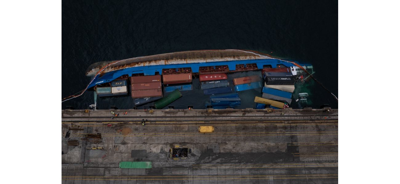 A 5,215-ton cargo ship tips over, causing the crew to escape for safety.