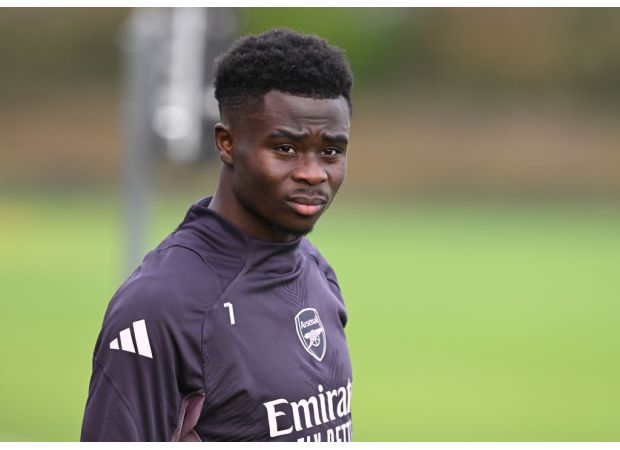 Arsenal takes on Ipswich Town in a match that will be broadcasted on TV, with updates on team news, expected lineup, and any injuries.