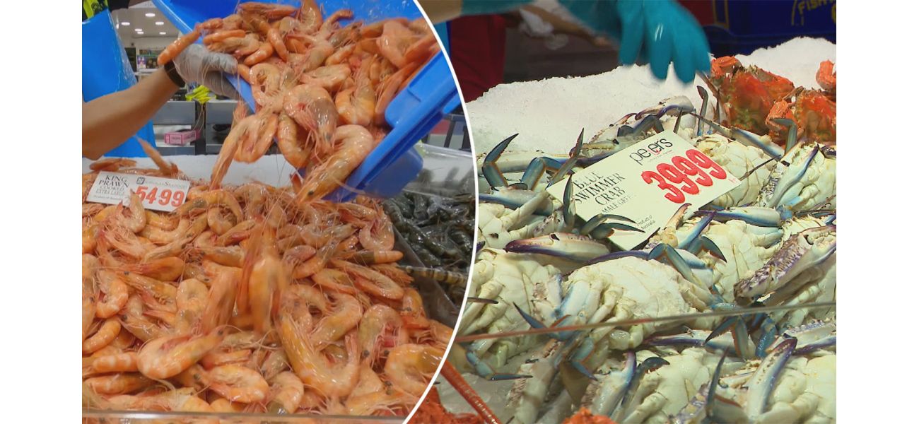 The Sydney fish market's 36-hour event begins in old building for final time.