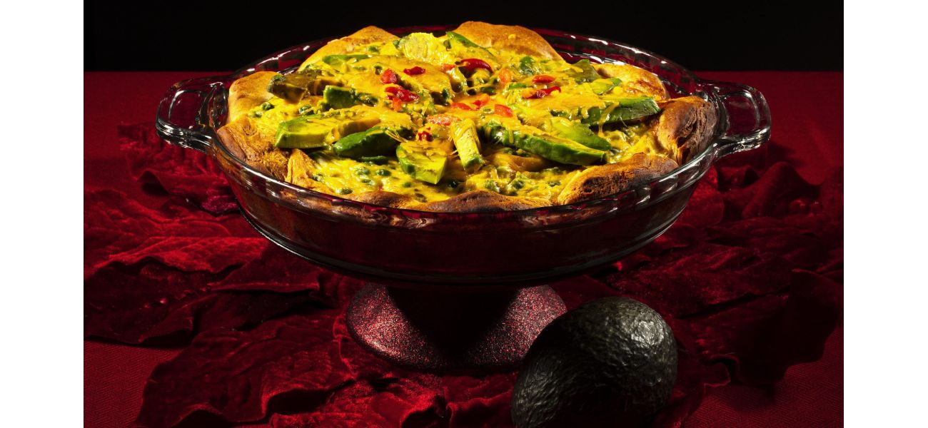 Trying classic Christmas recipes from Chicago Tribune in '50s & '60s: Avocado Poinsettia Pie & Sea Foam Jell-O Salad.