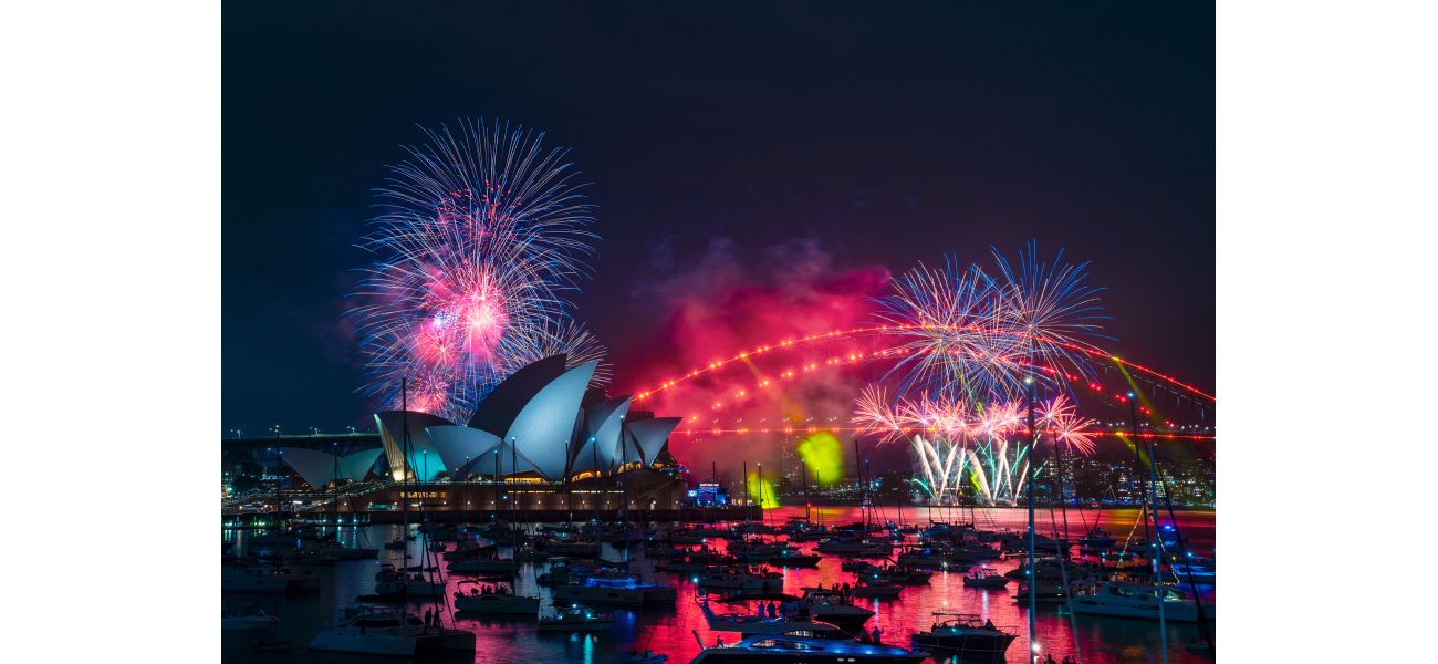 Sydney New Year's Eve fireworks will proceed after an agreement was reached between a union and the government.