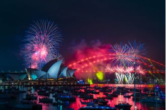 Sydney New Year's Eve fireworks will proceed after an agreement was reached between a union and the government.