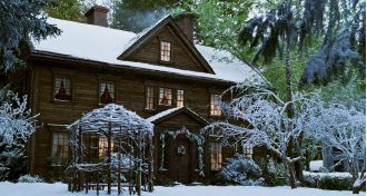 A highly-rated Christmas film on Rotten Tomatoes has a shocking death scene that will leave you devastated.