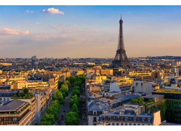 Famous Eiffel Tower evacuated due to building fire.