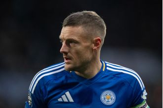 Jamie Vardy may not be able to play against Liverpool in the match between Leicester City and the defending champions due to an injury.