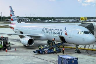 American Airlines cancels US flights because of a 'technical problem.'