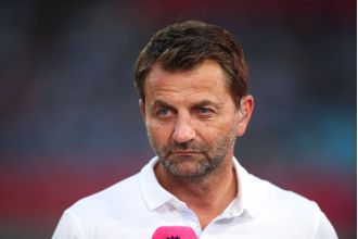 Sherwood predicts Chelsea and Arsenal will challenge Liverpool for the Premier League title.